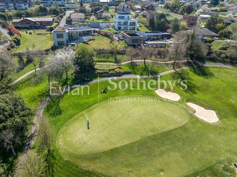 Maison - 302 m² - 7 pièces