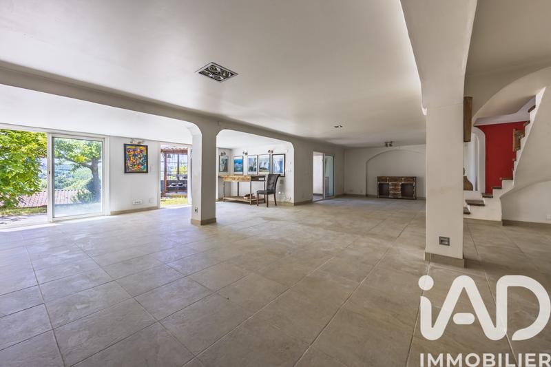 Maison - 203 m² - 6 pièces