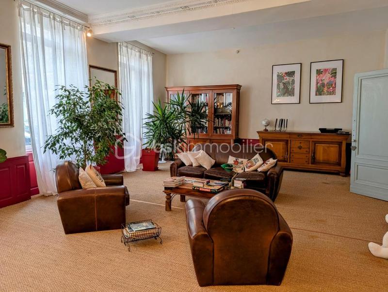 Maison bourgeoise - 250 m² - 8 pièces