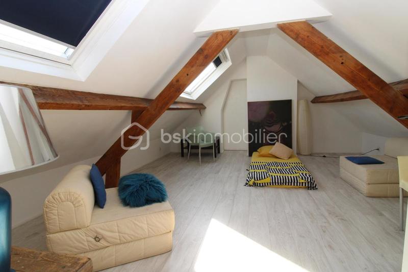 Maison - 205 m² - 7 pièces