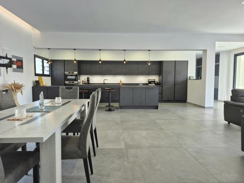 Maison - 232 m² - 6 pièces