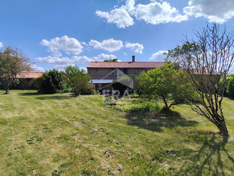 Maison - 221 m² - 8 pièces