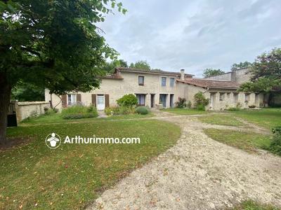 Maison - 203 m² - 14 pièces