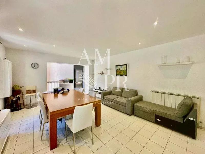 Maison - 181 m² - 7 pièces