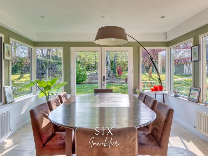 Maison - 240 m² - 10 pièces