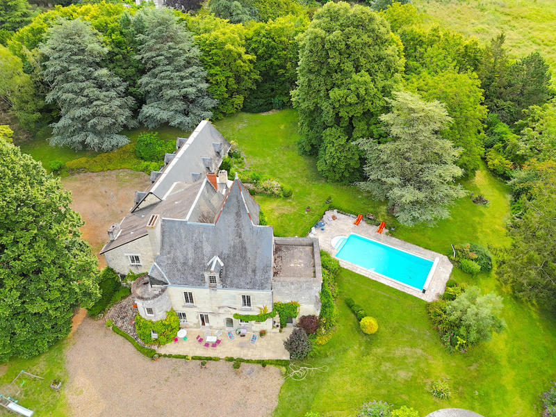 Château - 430 m² - 12 pièces