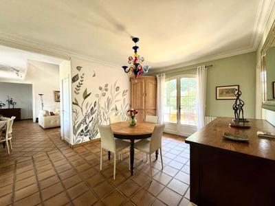 Demeure - 163 m² - 6 pièces