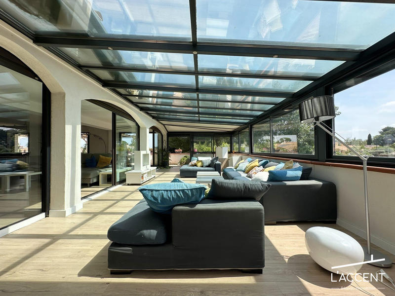 Maison - 370 m² - 7 pièces