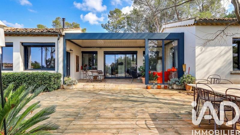 Maison - 230 m² - 8 pièces