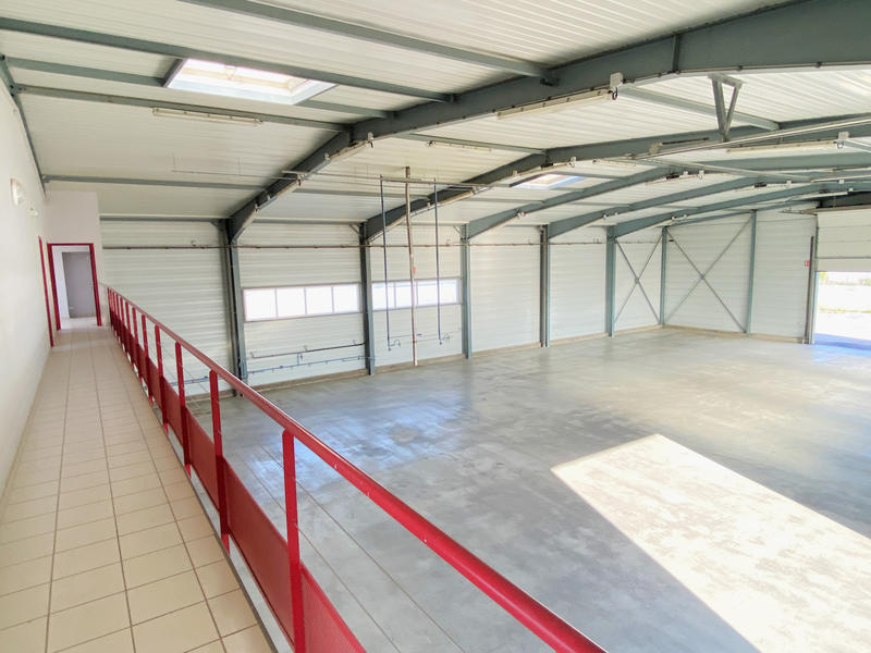 Local d'activités - 870 m²