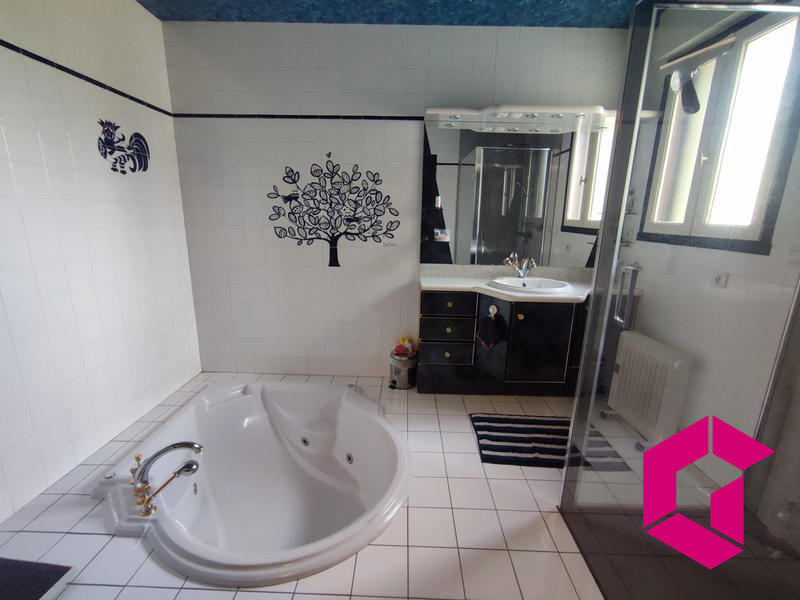 Maison contemporaine - 225 m² - 8 pièces