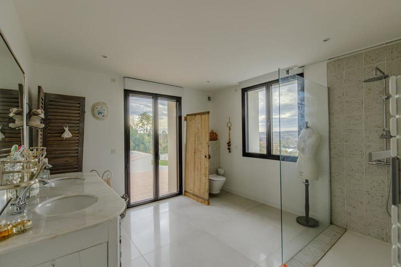 Maison - 275 m² - 9 pièces