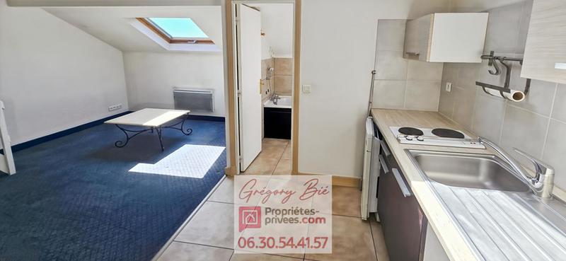 Maison - 1 000 m² - 40 pièces