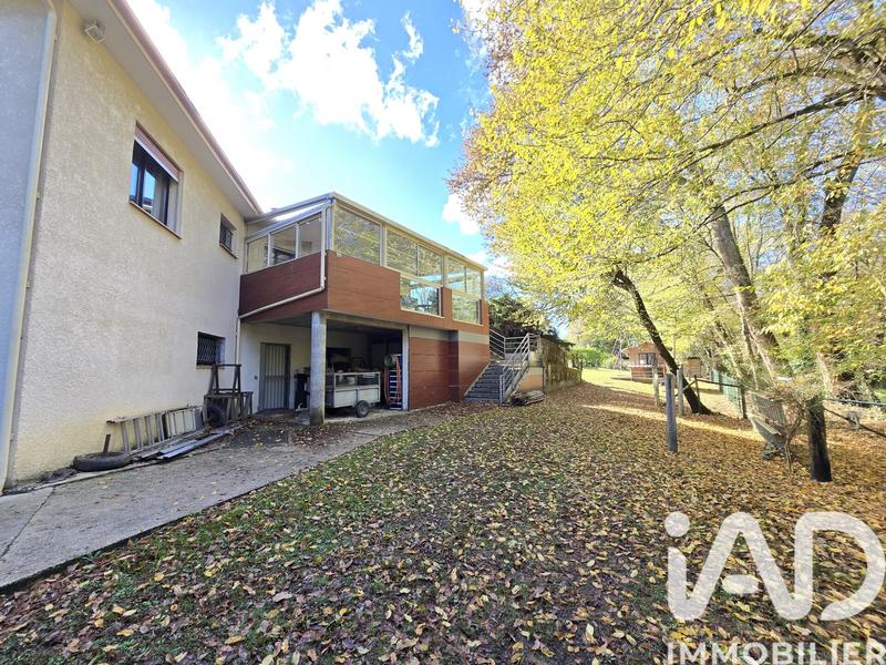 Maison - 212 m² - 8 pièces