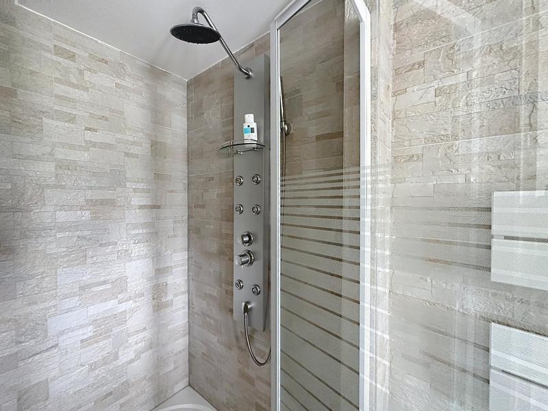 Maison - 217 m² - 7 pièces