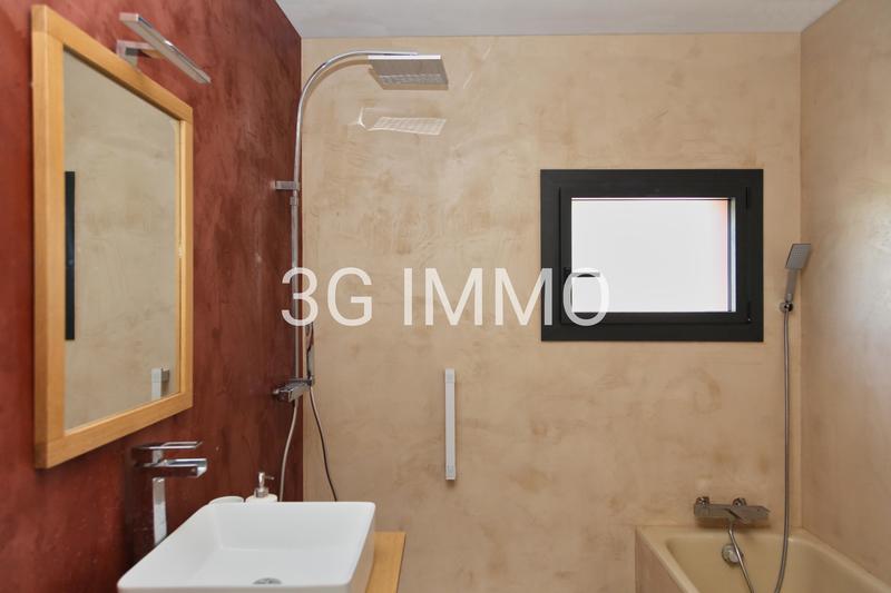 Maison - 330 m² - 9 pièces