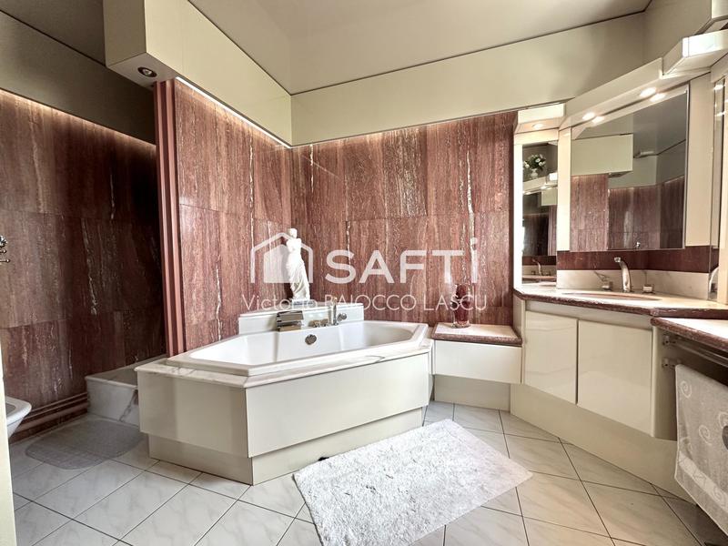 Appartement - 171 m² - 5 pièces