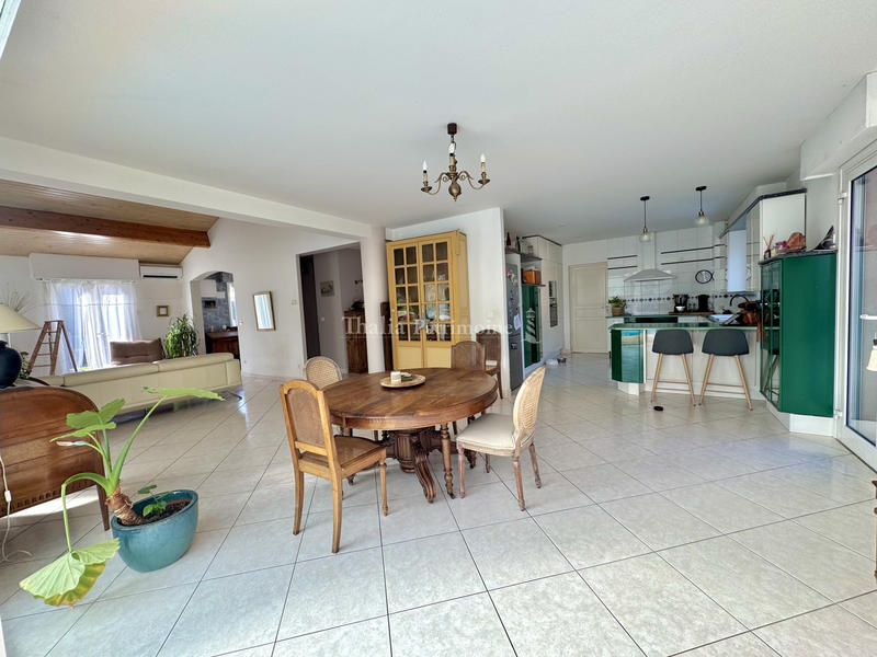 Maison - 235 m² - 7 pièces