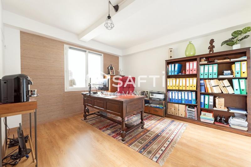 Maison - 234 m² - 8 pièces