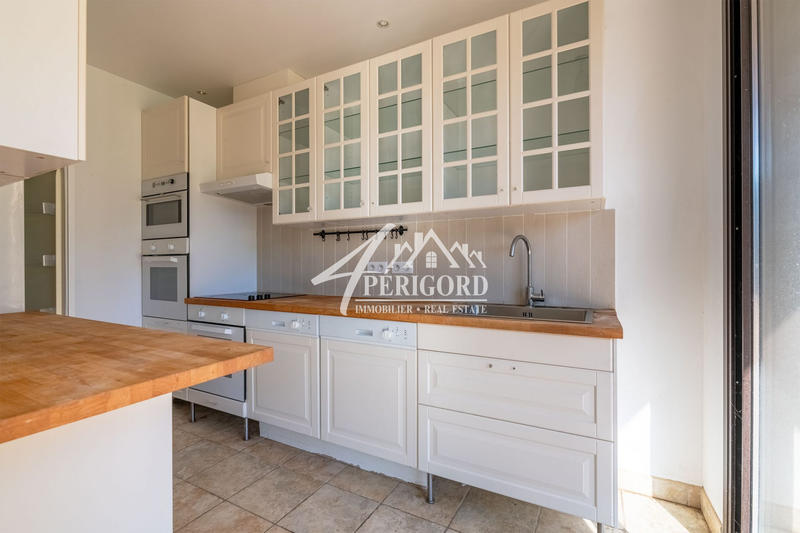 Maison - 984 m² - 30 pièces