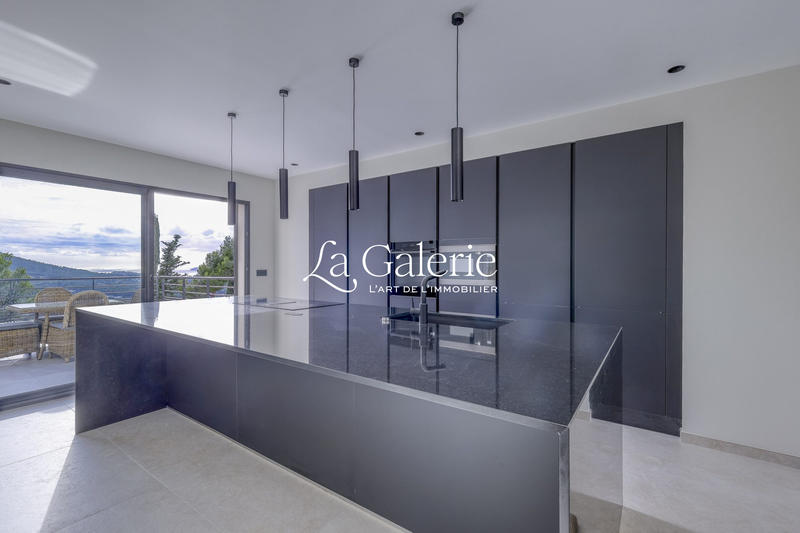 Villa - 225 m² - 6 pièces