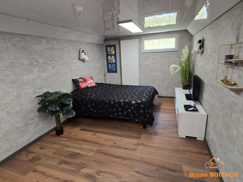 Maison - 317 m² - 8 pièces