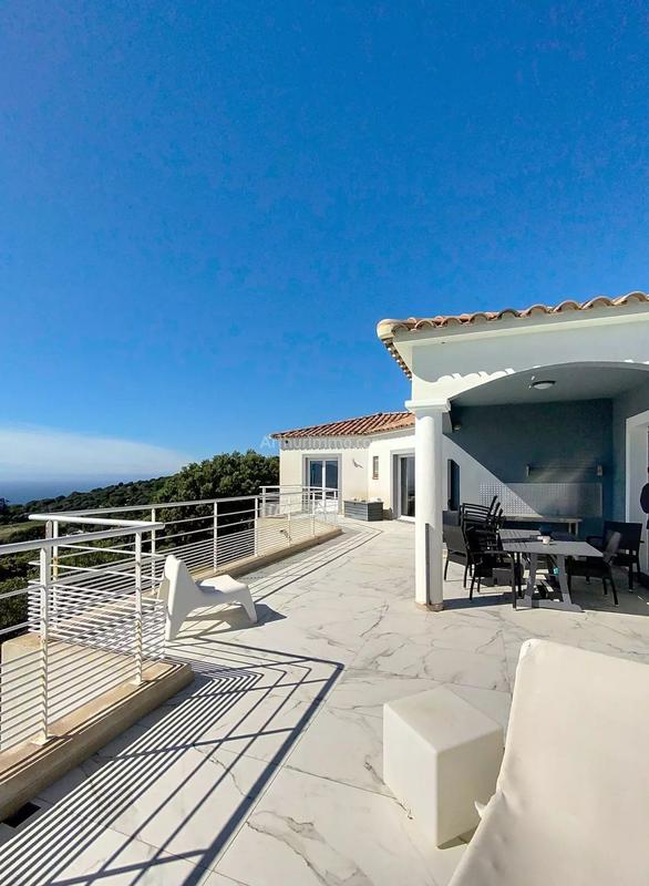 Maison - 185 m² - 6 pièces