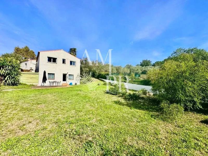 Maison - 181 m² - 7 pièces