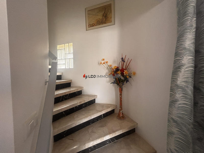 Villa - 200 m² - 6 pièces