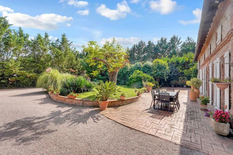 Maison - 300 m² - 11 pièces