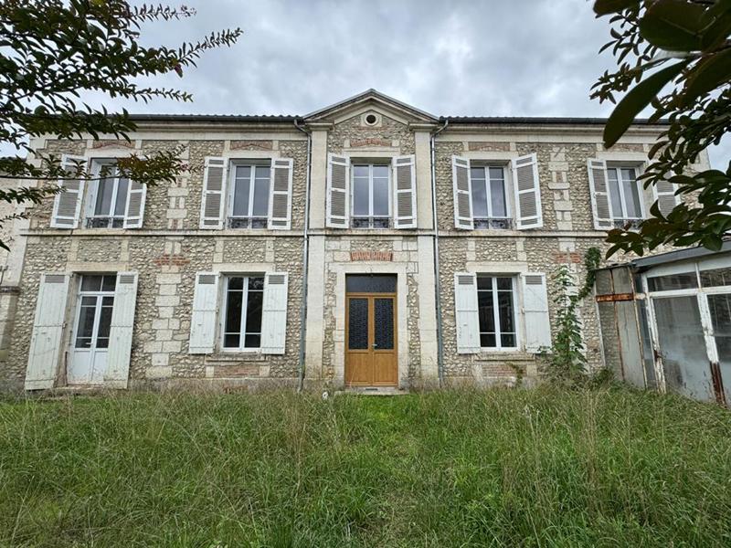 Maison - 216 m² - 7 pièces