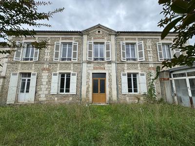 Maison - 216 m² - 7 pièces