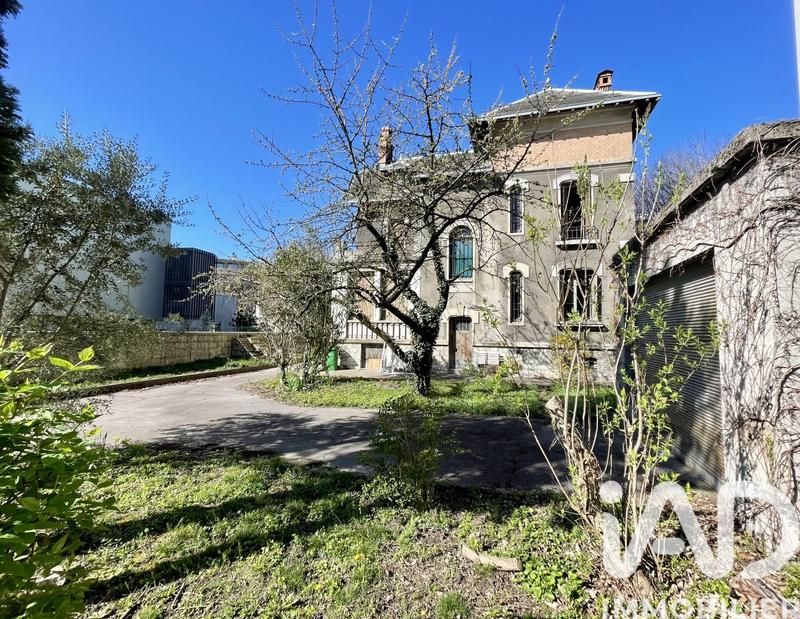 Maison de ville - 241 m² - 14 pièces