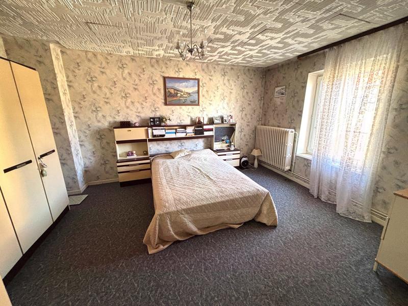 Maison - 240 m² - 5 pièces