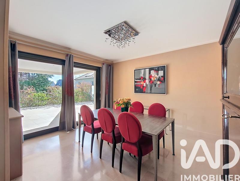 Maison - 222 m² - 9 pièces