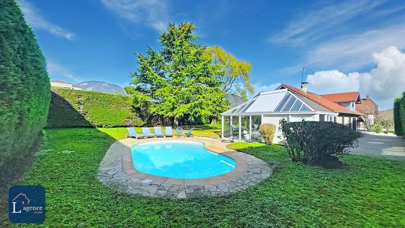 Maison - 228 m² - 7 pièces