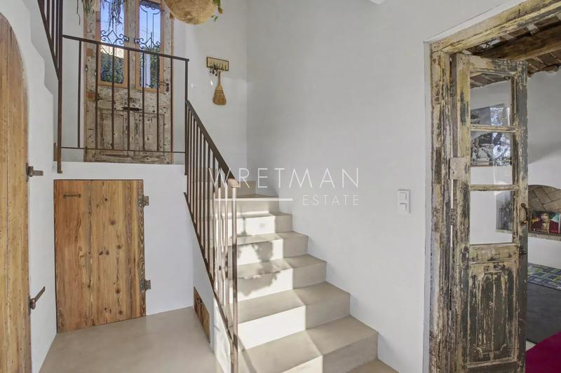 Maison - 240 m² - 8 pièces