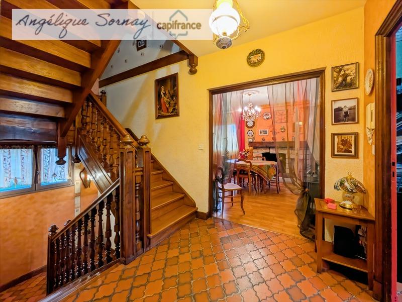 Maison - 207 m² - 7 pièces