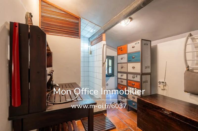 Maison - 236 m² - 7 pièces