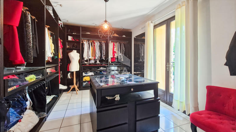 Maison - 385 m² - 12 pièces