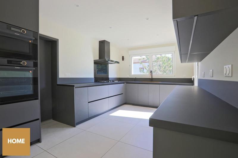 Maison - 230 m² - 7 pièces