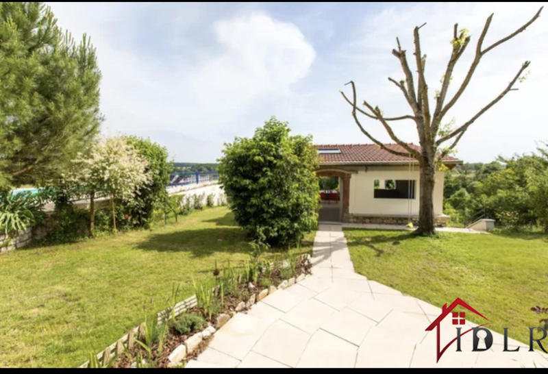 Propriété - 245 m² - 10 pièces