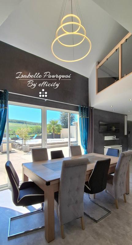 Maison - 280 m² - 11 pièces