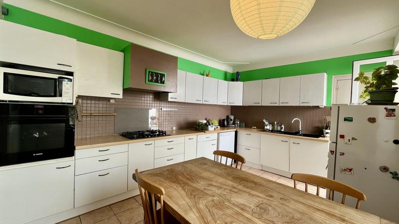 Maison - 205 m² - 9 pièces