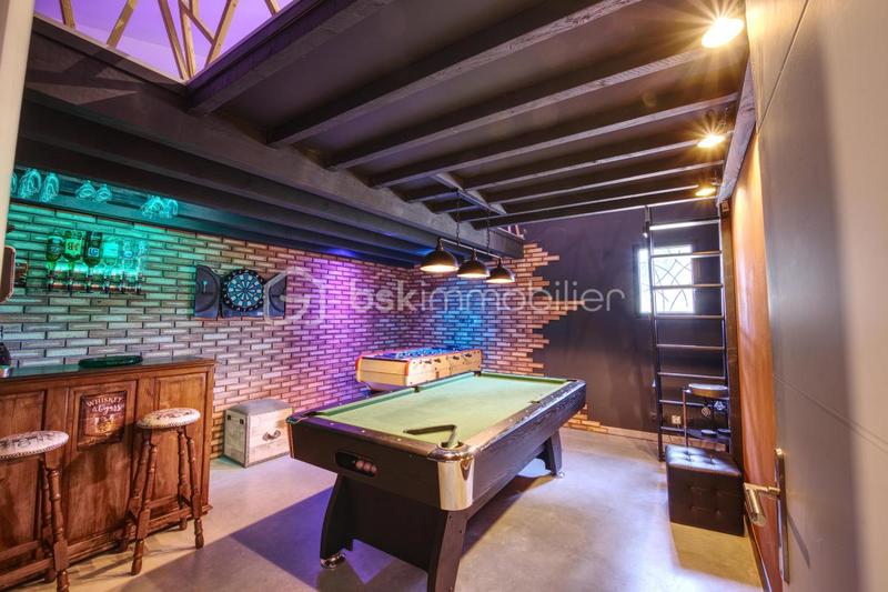 Propriété - 237 m² - 8 pièces