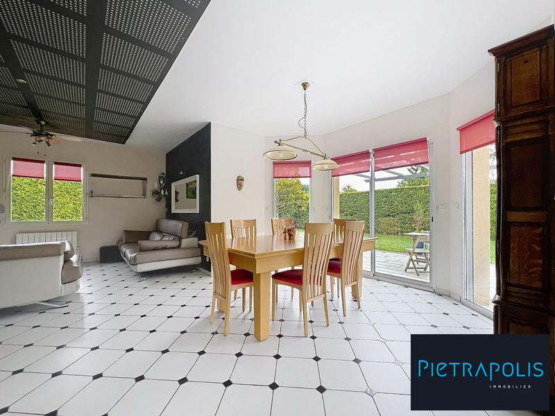 Maison - 180 m² - 8 pièces