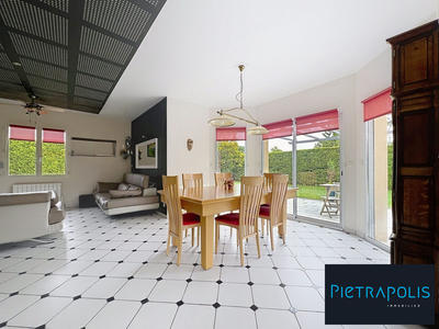 Maison - 180 m² - 8 pièces