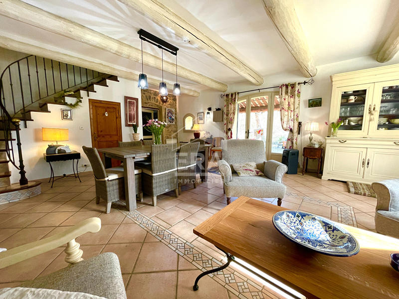 Maison - 228 m² - 8 pièces