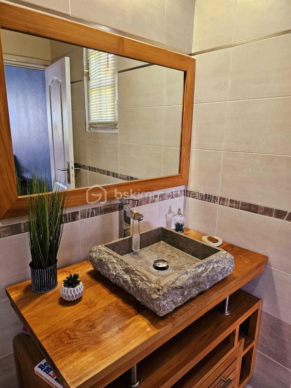 Propriété - 211 m² - 7 pièces