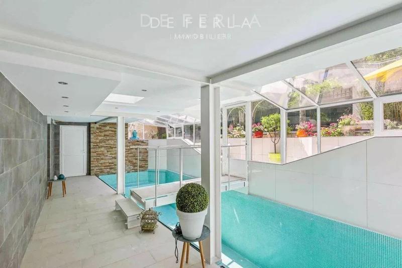 Demeure - 295 m² - 10 pièces